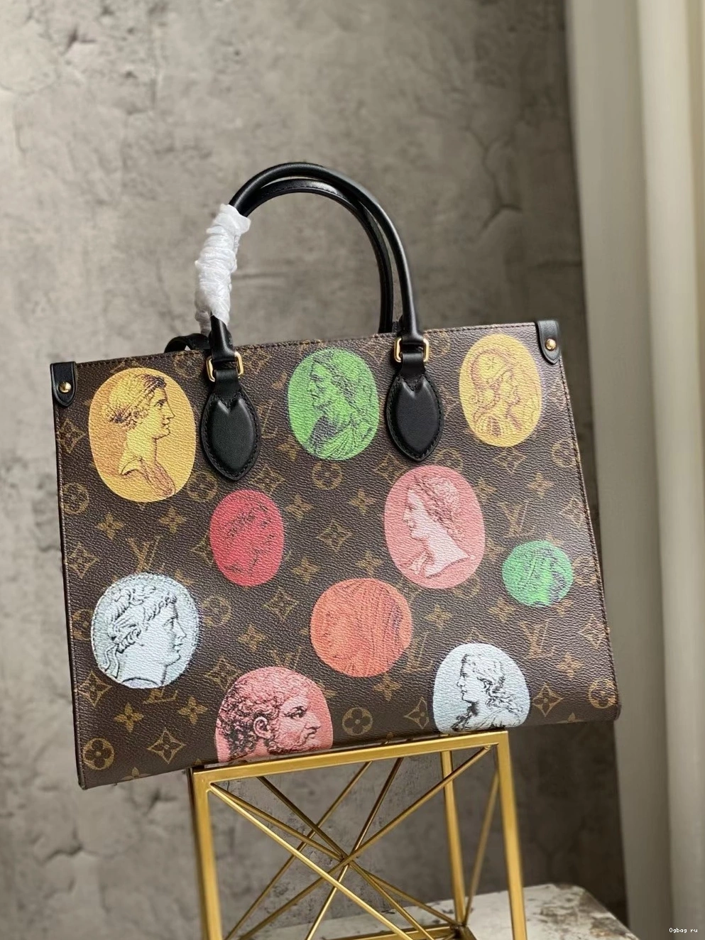MM LOUIS ONTHEGO VUITTON 0713